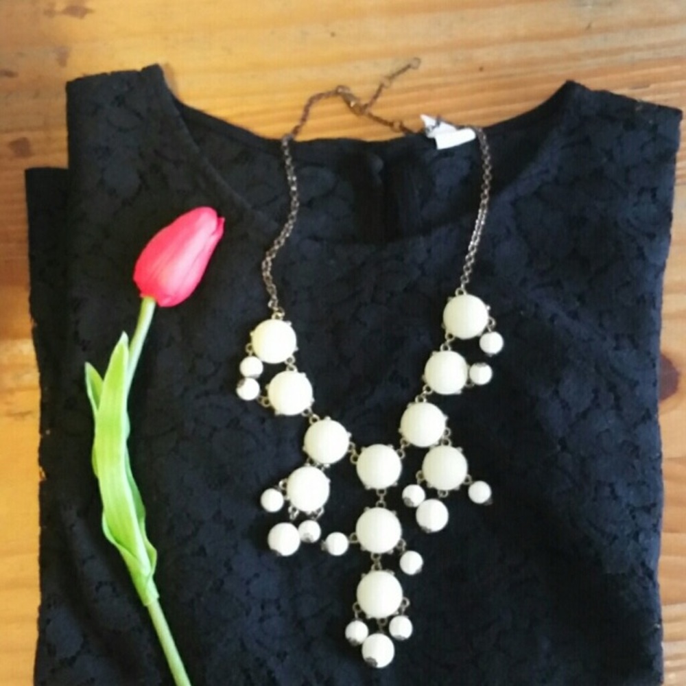 Bubble style white chain necklace